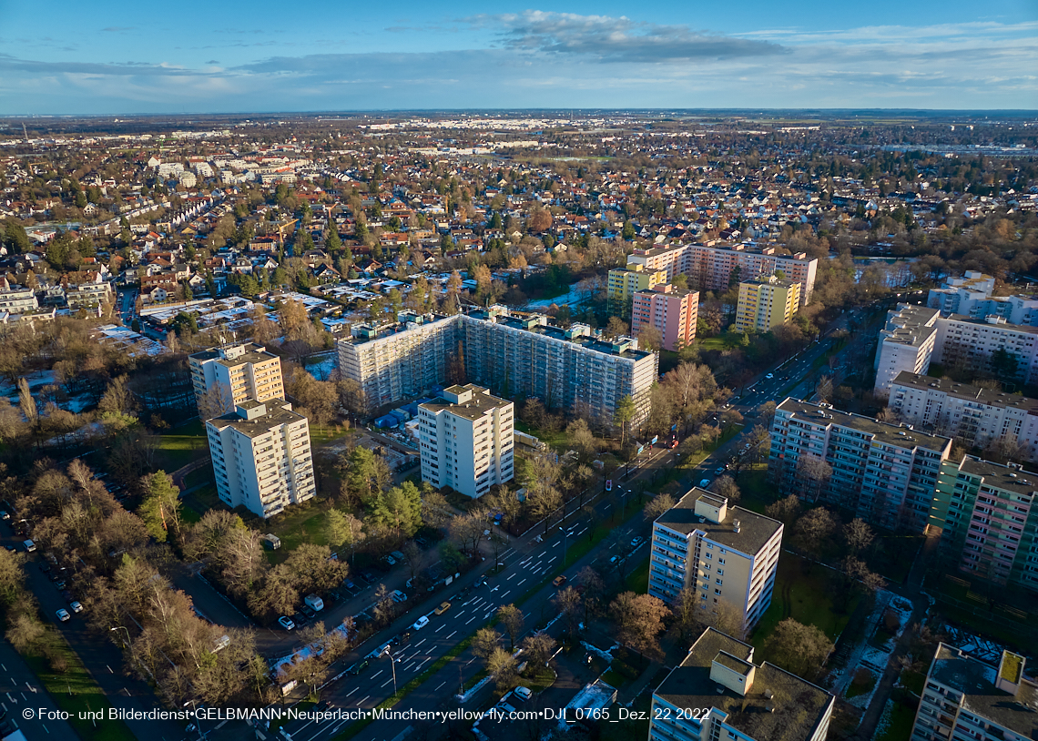 22.12.2022 - Fassadensanierung am Krl-Marx-Ring 11-21 in Neuperlach